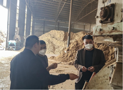 城北街道:人大代表到丰岩村开展生物质颗粒燃料环保检查